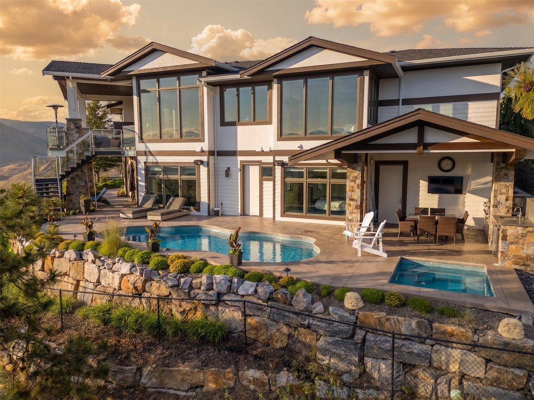 House in Kelowna, British Columbia, Canada 3 - 17970039