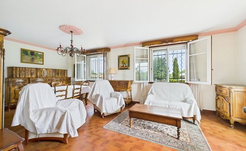 Chateau With Outbuilding And Private Beach In Provence