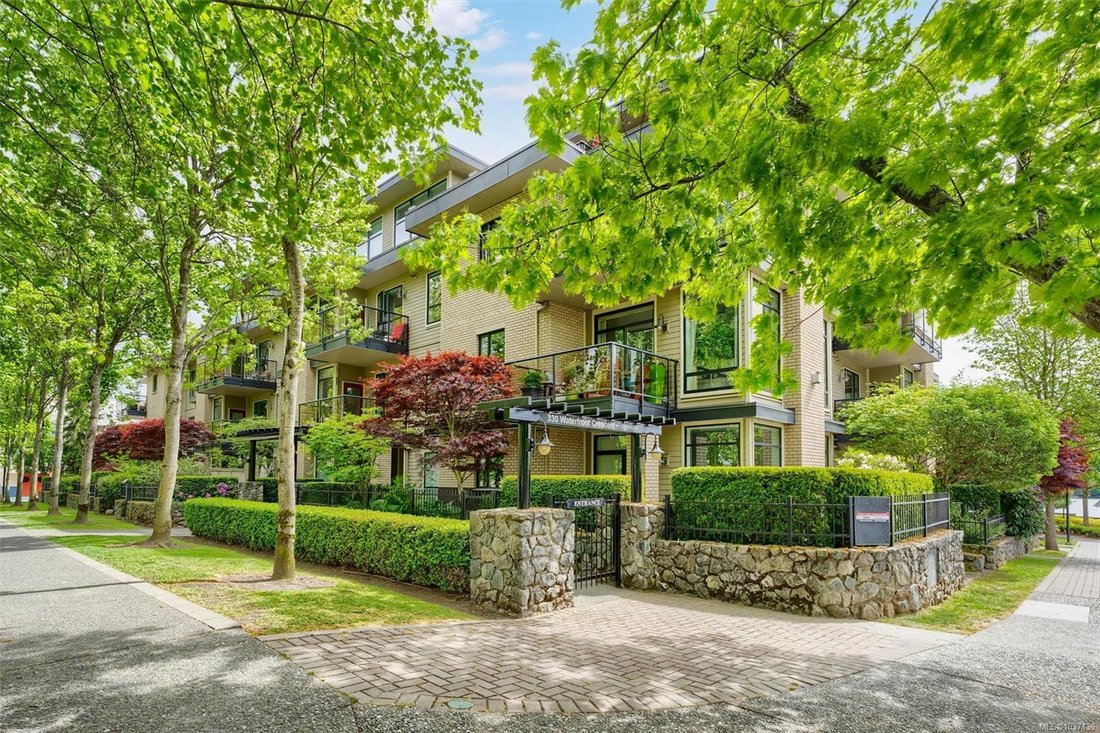Condo in Victoria, British Columbia, Canada 1 - 17970004