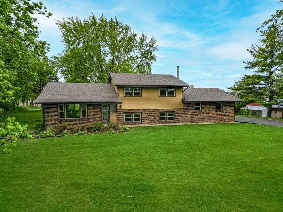 House in Pecatonica, Illinois, United States 4 - 17969397