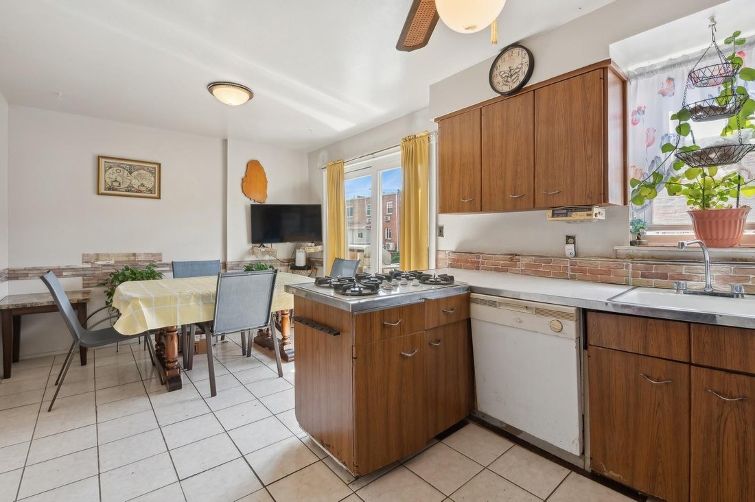 House in New York, New York, United States 5 - 17966954