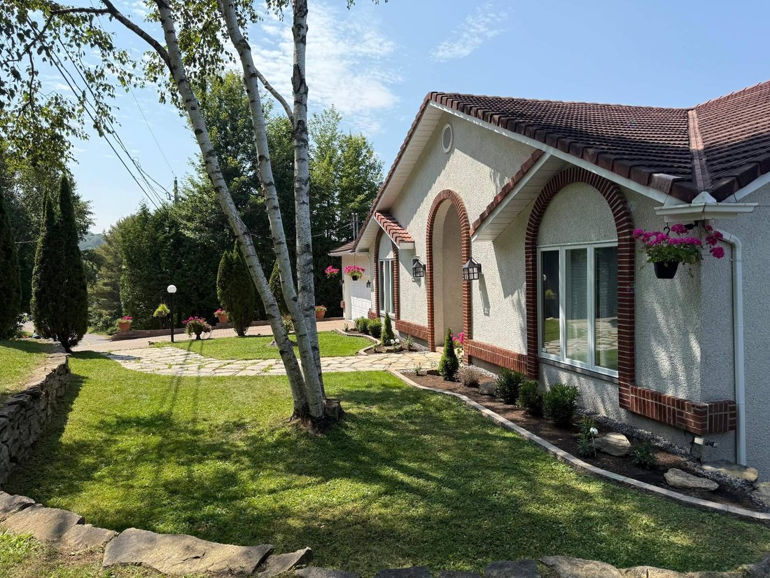 House in Sainte-Adèle, Quebec, Canada 2 - 17070998