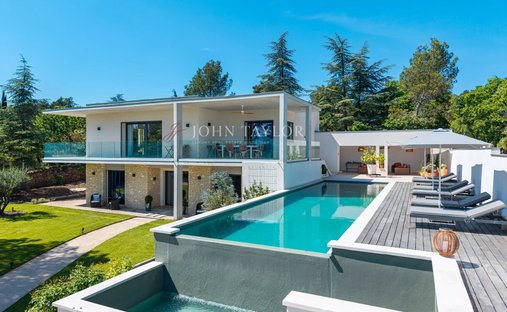 Estate in Gordes, Provence-Alpes-Côte d'Azur, France 1