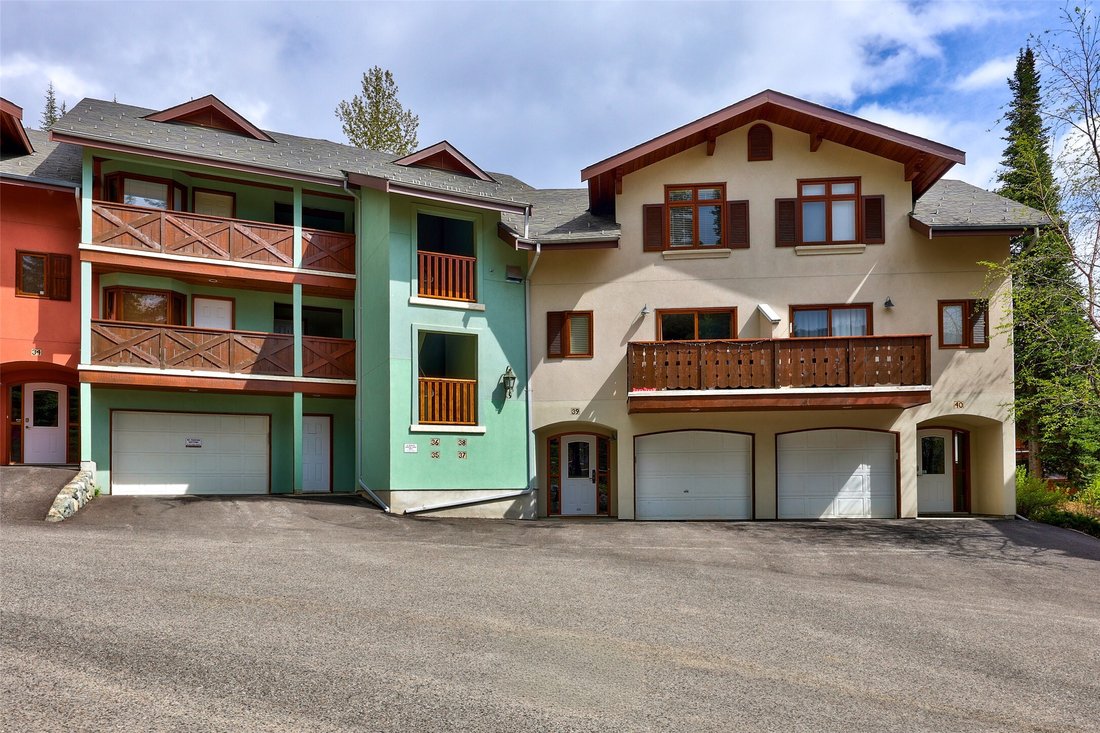 Apartment in Sun Peaks, British Columbia, Canada 1 - 17970058