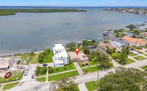 Land in St. Petersburg, Florida, United States 1