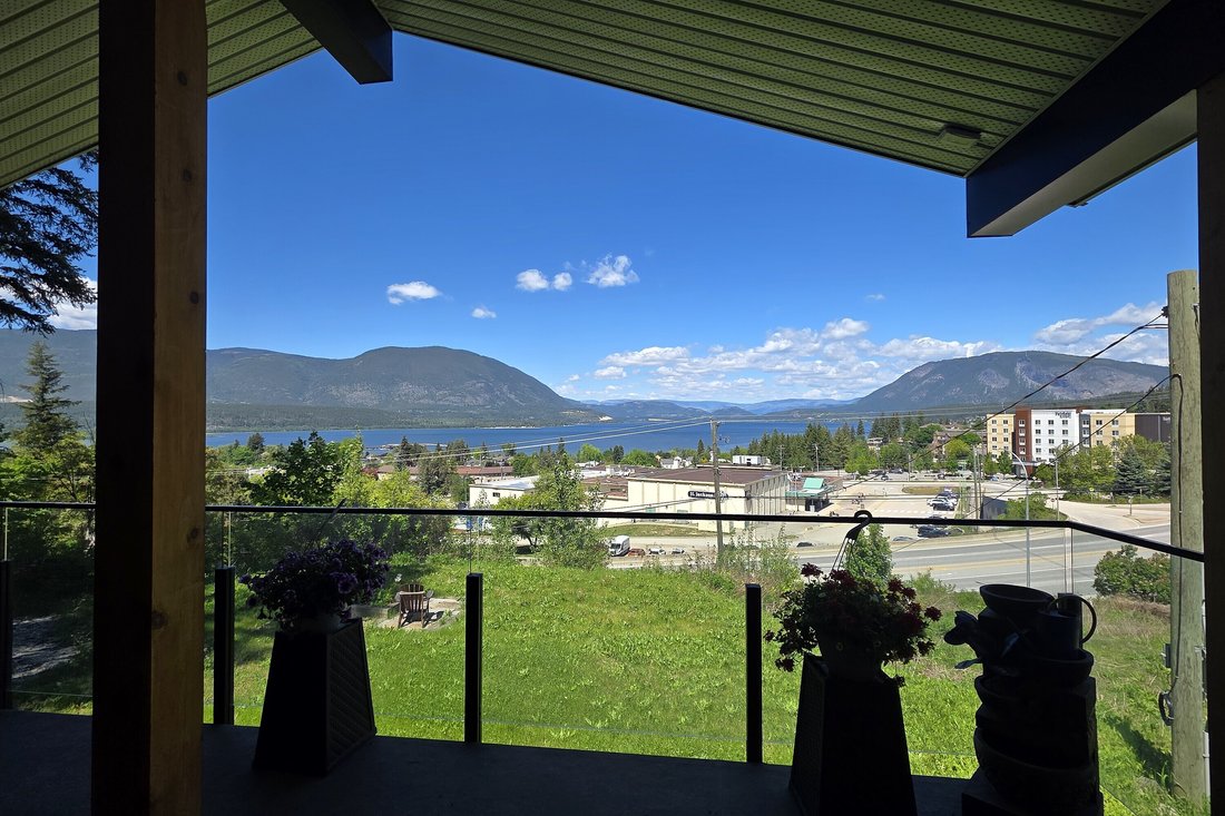 House in Salmon Arm, British Columbia, Canada 2 - 17772729