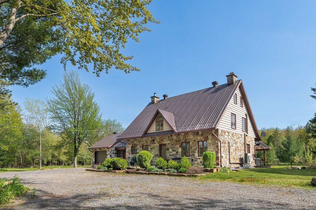 House in Hinchinbrooke, Quebec, Canada 4 - 17051659