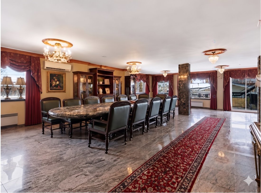 House in Montreal, Quebec, Canada 5 - 17970031