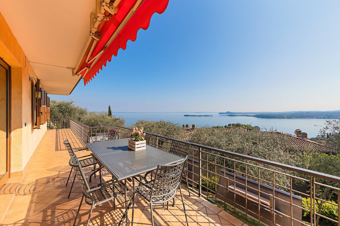 Villa in Gardone Riviera, Lombardy, Italy 1 - 13745775