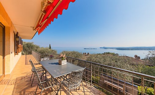 Villa in Gardone Riviera, Lombardy, Italy 1