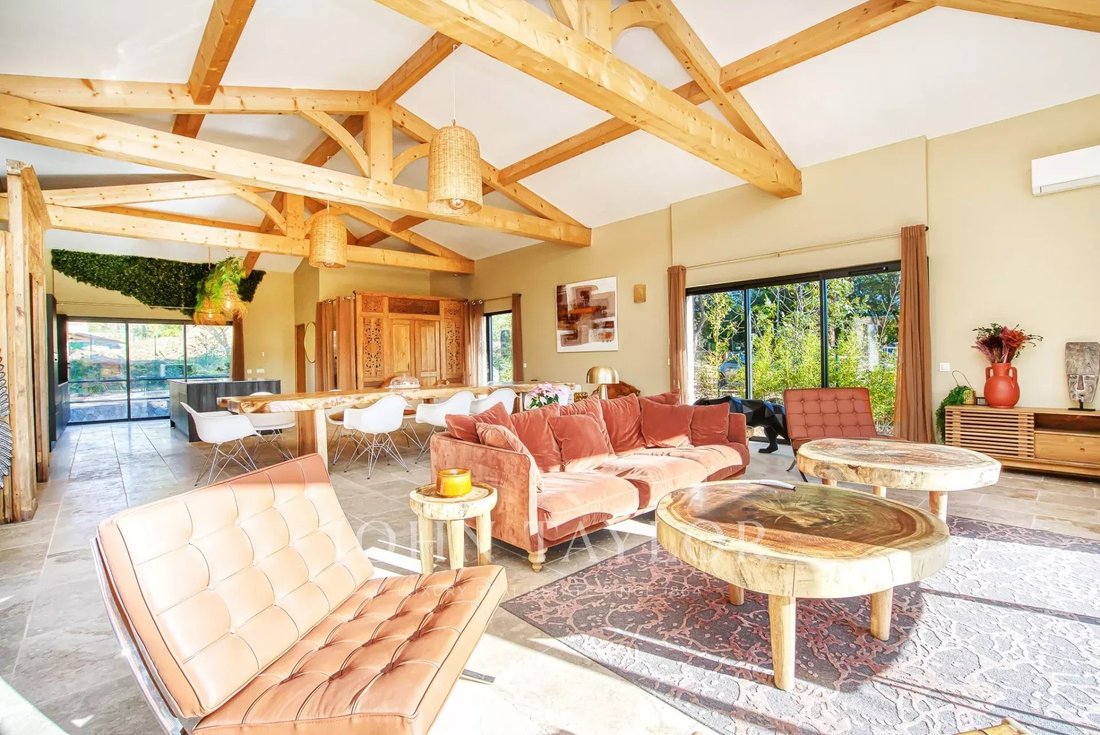 Estate in Grimaud, Provence-Alpes-Côte d'Azur, France 4 - 17965834