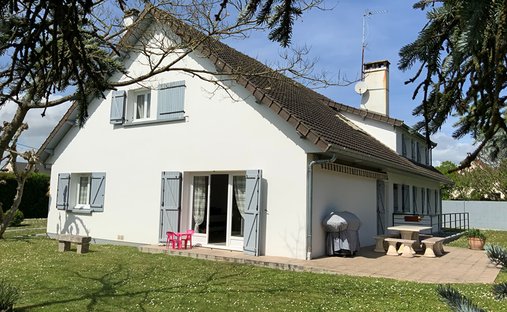 Villa in Moret-Loing-et-Orvanne, Ile-de-France, France 1