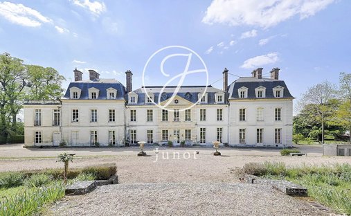 Schloss in Saint-Nom-la-Bretèche, Île-de-France, Frankreich 1