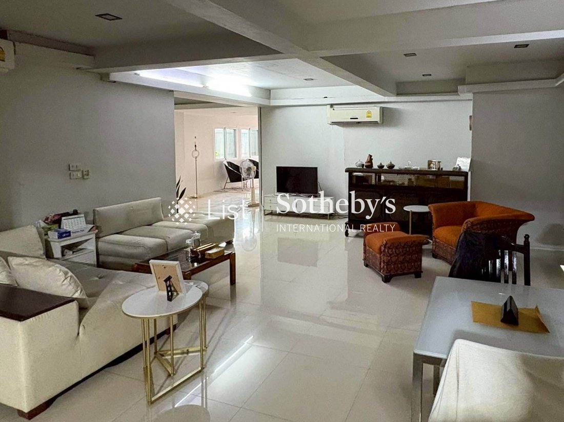 House in Hiranruchi, Krung Thep Maha Nakhon, Thailand 3 - 17971388