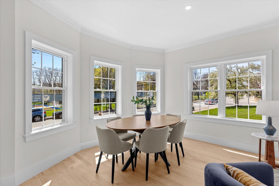 Condo in Arlington, Massachusetts, United States 4 - 17963164