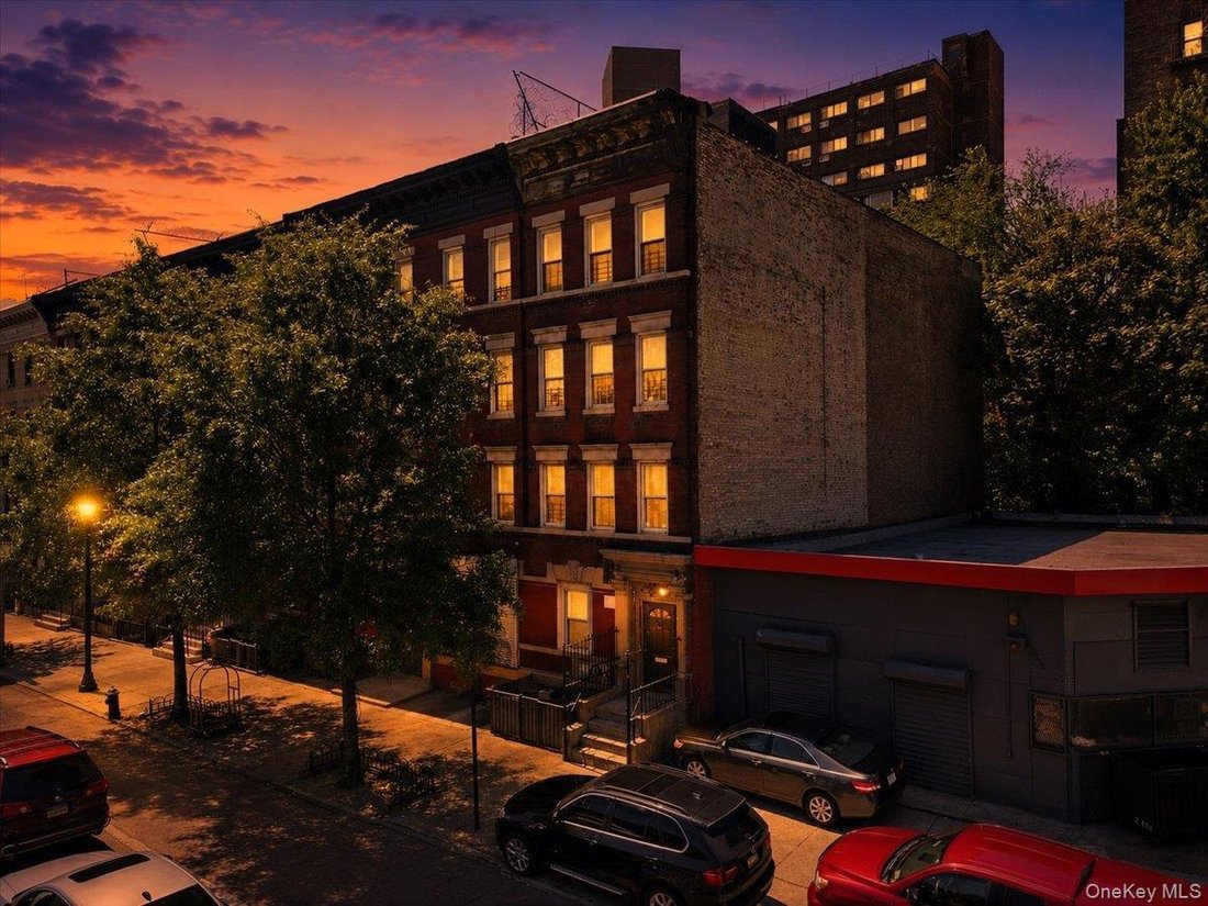 New York, New York, United States 1 - 17969020