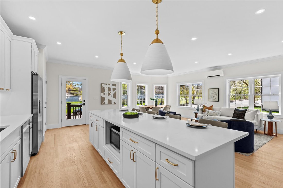 Condo in Arlington, Massachusetts, United States 3 - 17963164