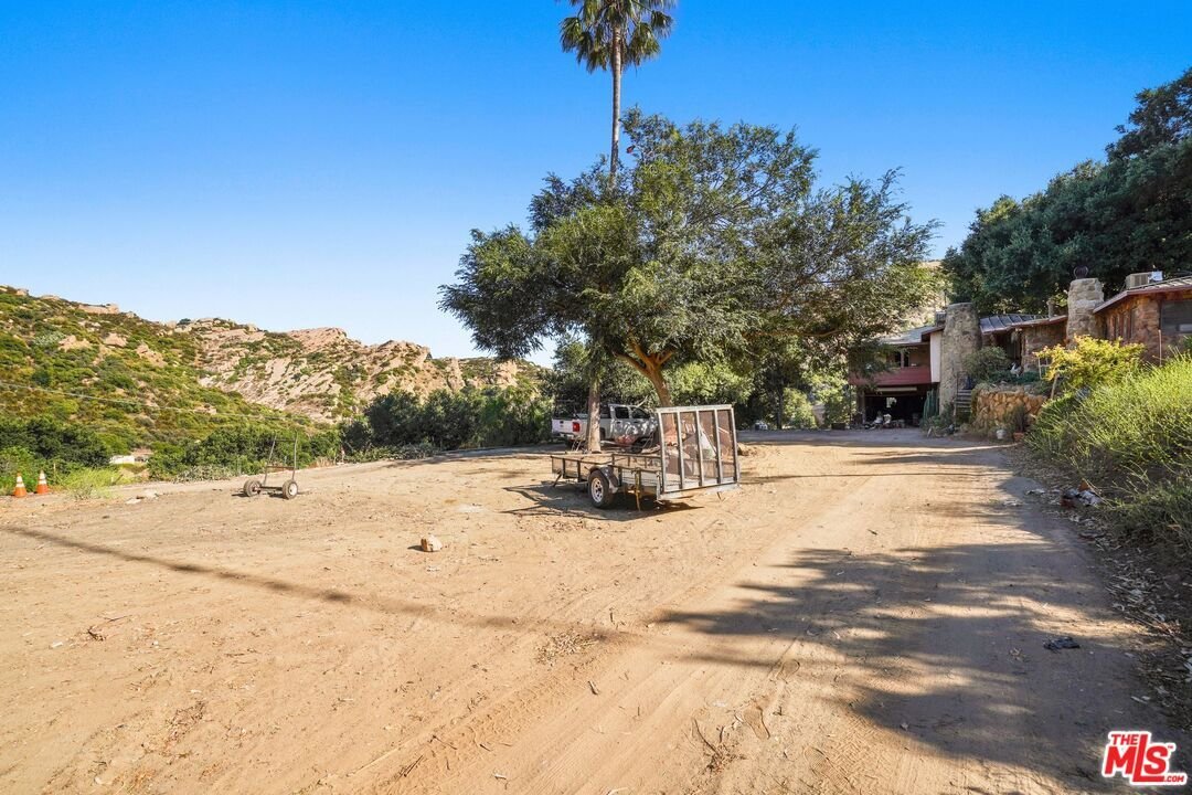 House in Canoga Park, California, United States 3 - 17968233
