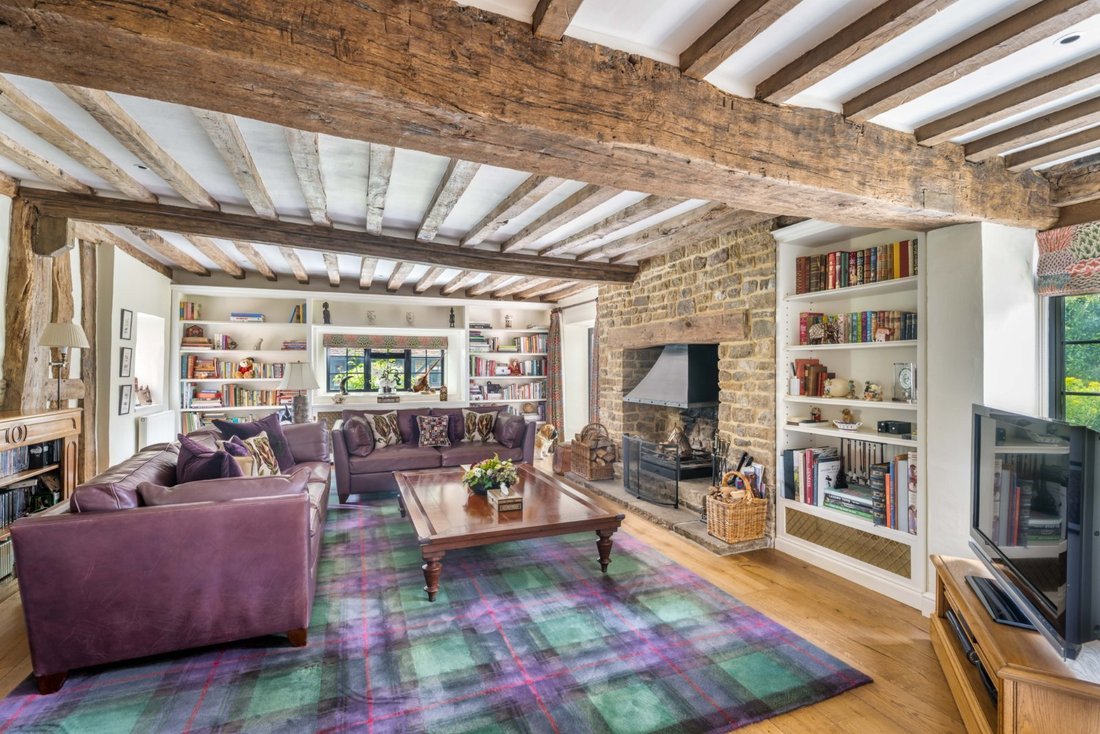 House in Dunsfold, England 3 - 17966222