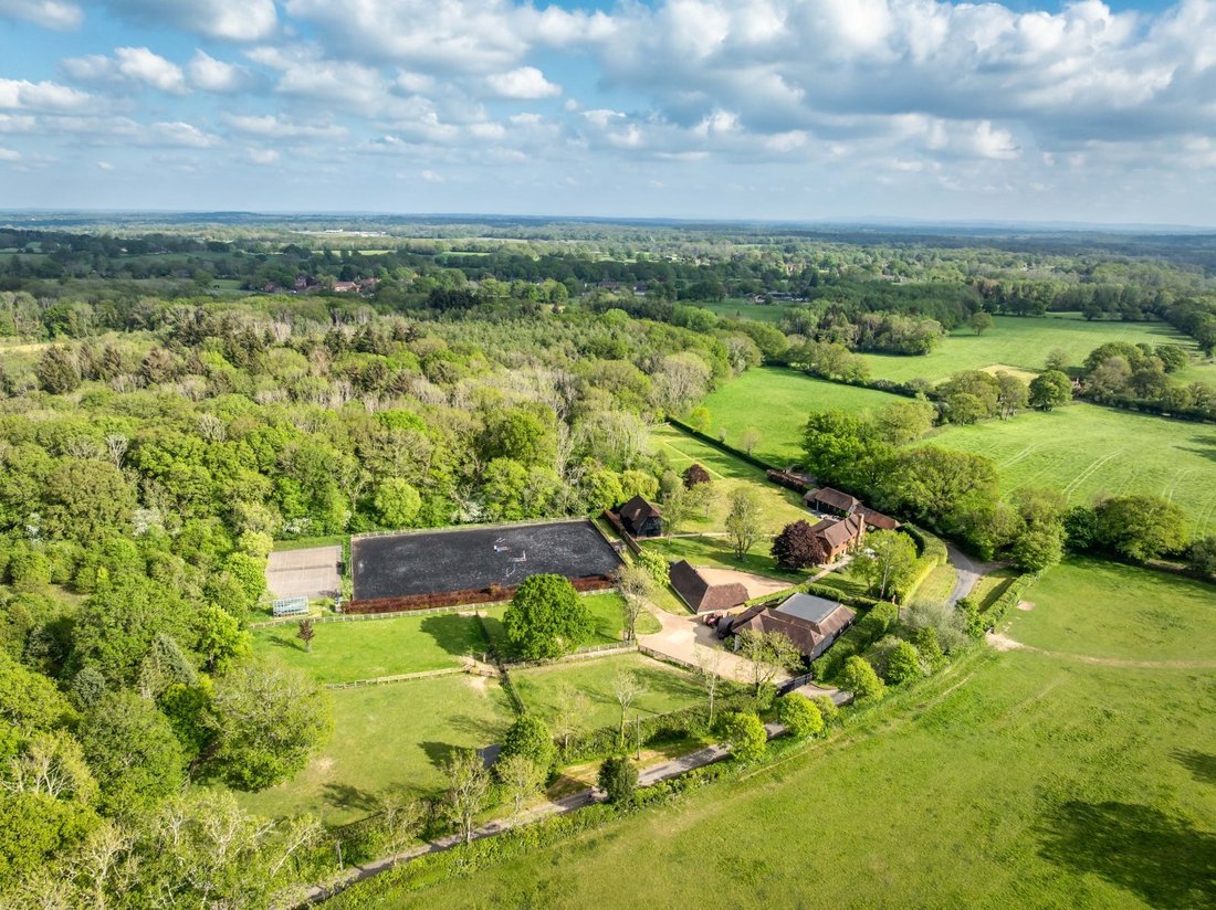 House in Dunsfold, England 2 - 17966222