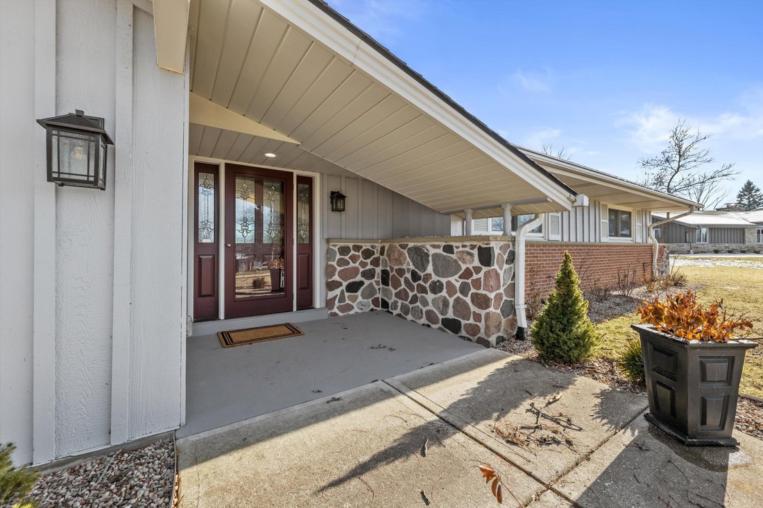 House in Brookfield, Wisconsin, United States 4 - 17967667