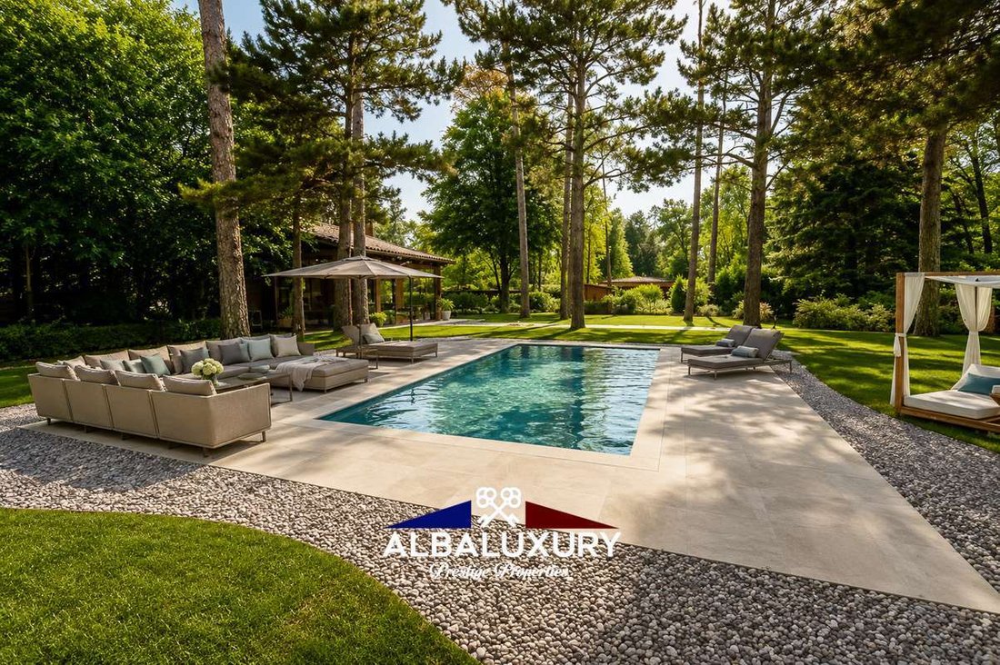 Villa in Appiano Gentile, Lombardy, Italy 2 - 17968553