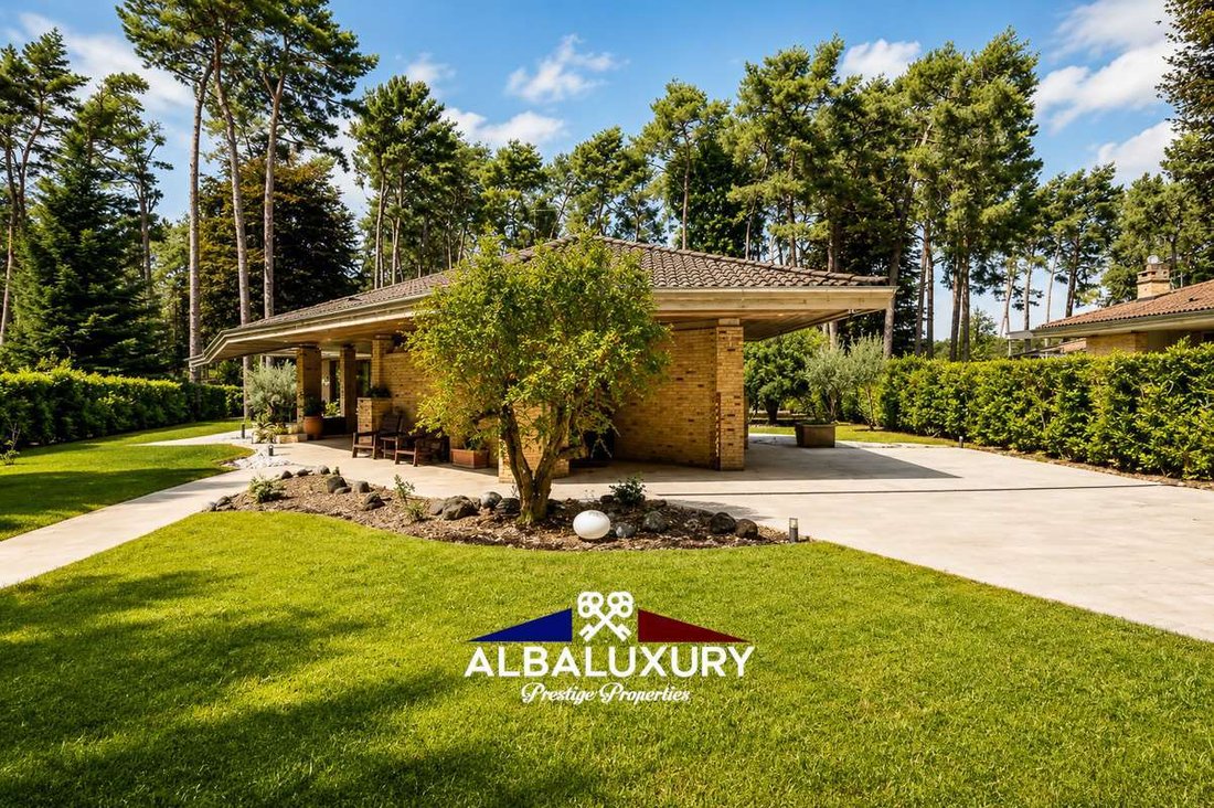 Villa in Appiano Gentile, Lombardy, Italy 4 - 17968553