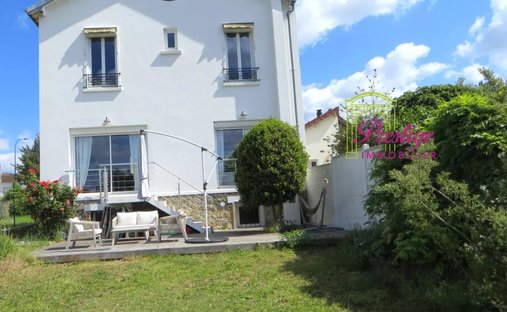 House in Les Cotes, Maisons-Laffitte, France 1