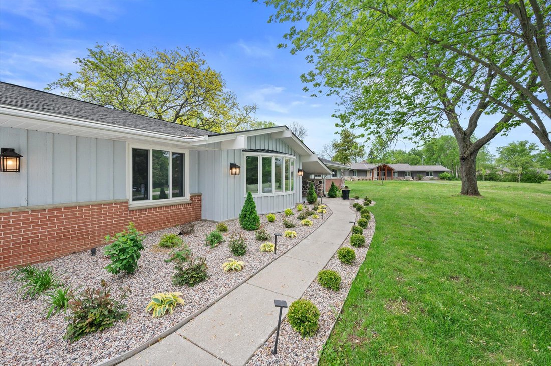 House in Brookfield, Wisconsin, United States 3 - 17967667