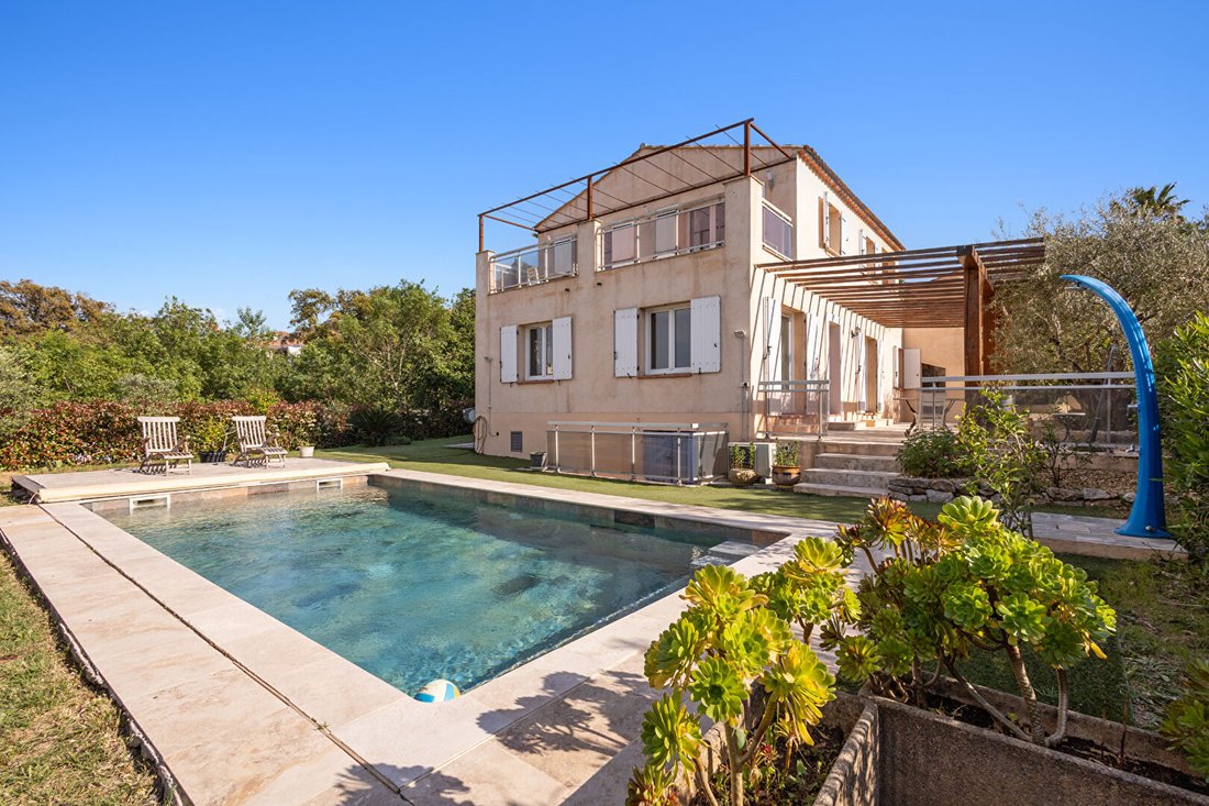 Villa in Nord, Cogolin, France 1 - 17970414