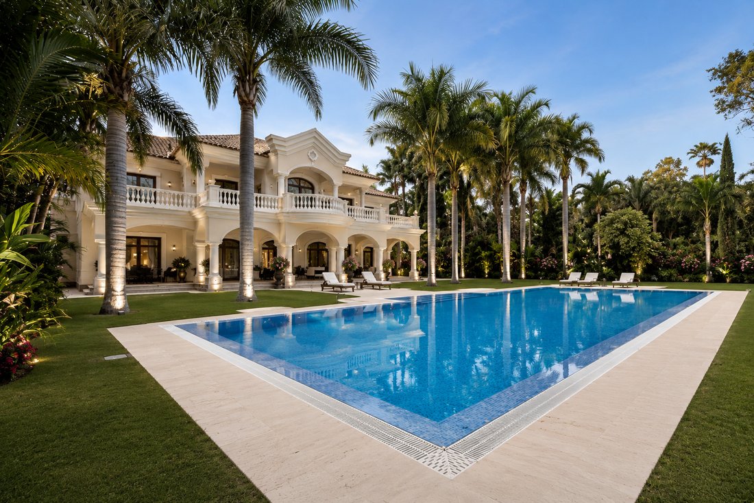 Villa in Guadalmina Baja, San Pedro de Alcantara, Spain 2 - 15709490
