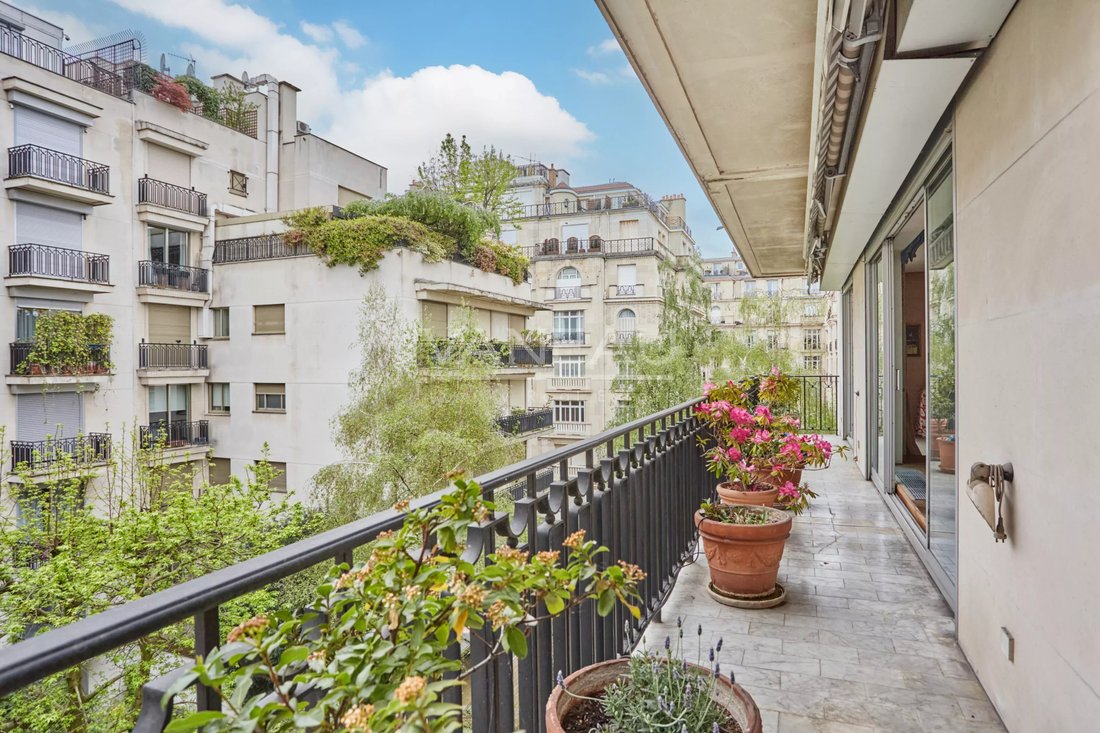 Apartment in La Plaine des Sablons, Neuilly-sur-Seine, France 1 - 17970285