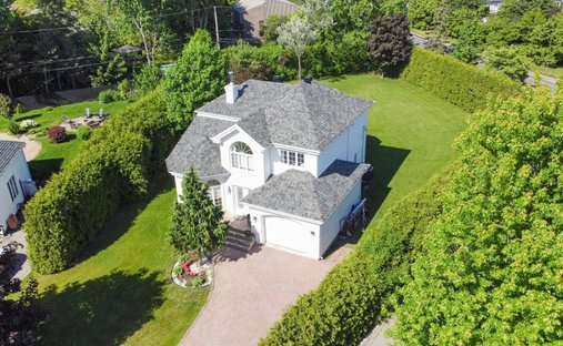 House in Notre-Dame-de-l'Île-Perrot, Quebec, Canada 1