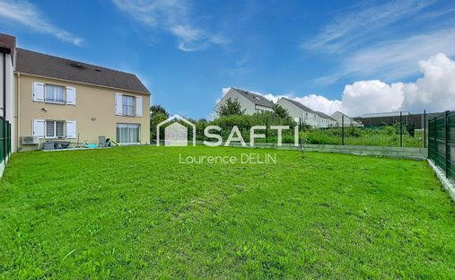 House in Jouy-le-Moutier, Ile-de-France, France 1