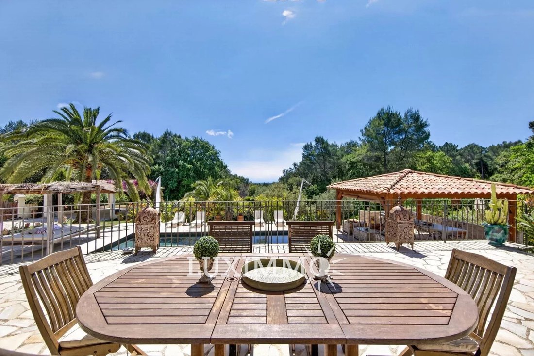House in Le Rouret, Provence-Alpes-Côte d'Azur, France 4 - 17968512