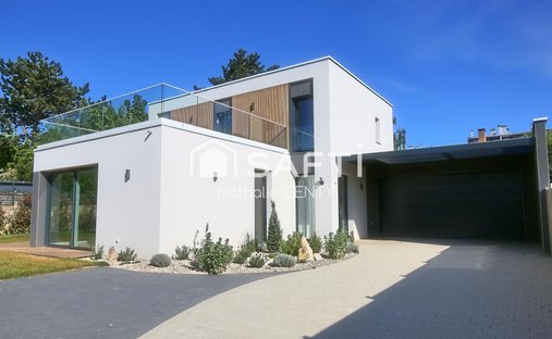 House in Rosendaël-Centre, Dunkerque, France 1