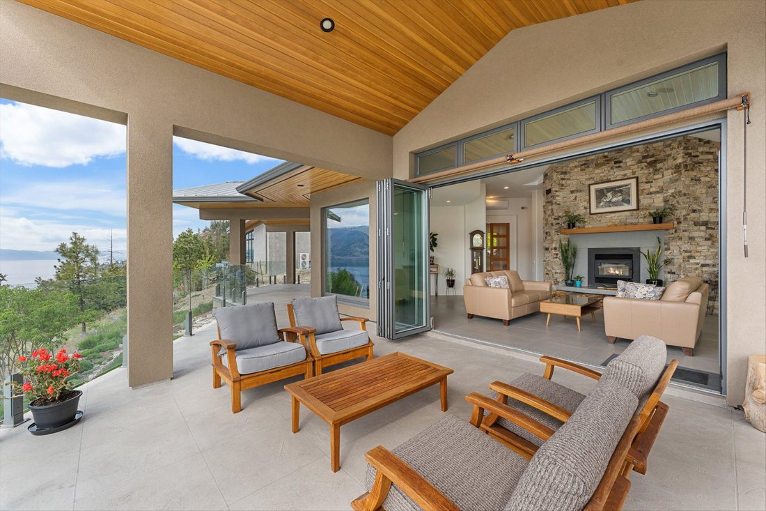 House in Kelowna, British Columbia, Canada 4 - 17971288