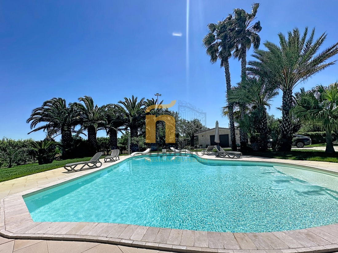 Villa in Oria, Apulia, Italy 2 - 17972691
