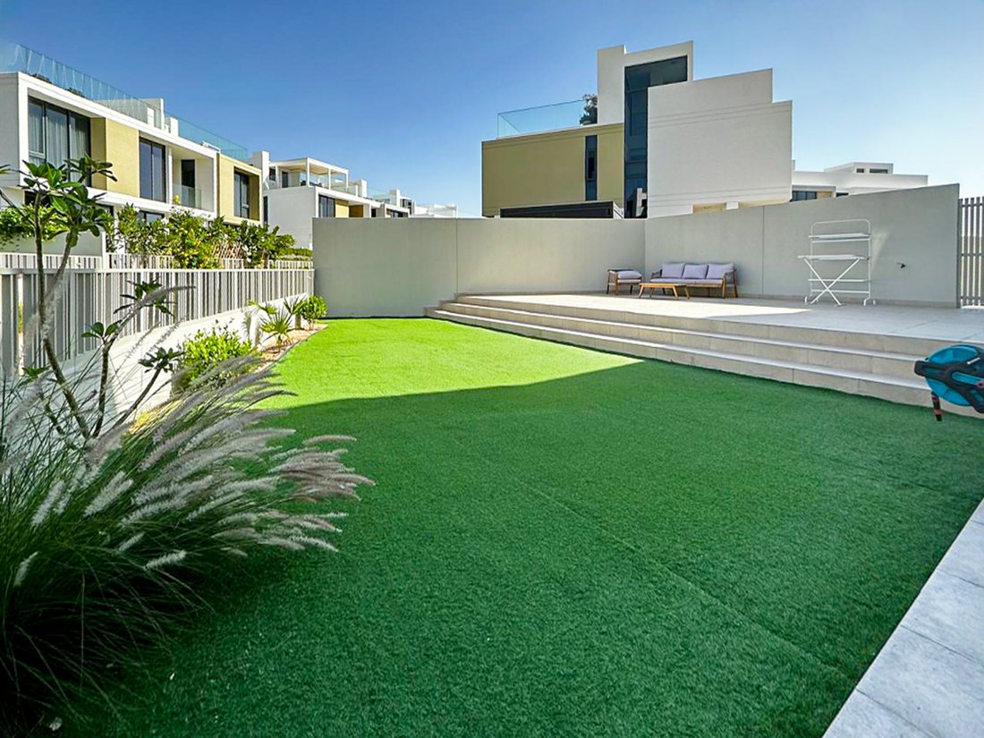 Villa in Hadaeq Sheikh Mohammed Bin Rashid, Dubai, United Arab Emirates 1 - 17972868