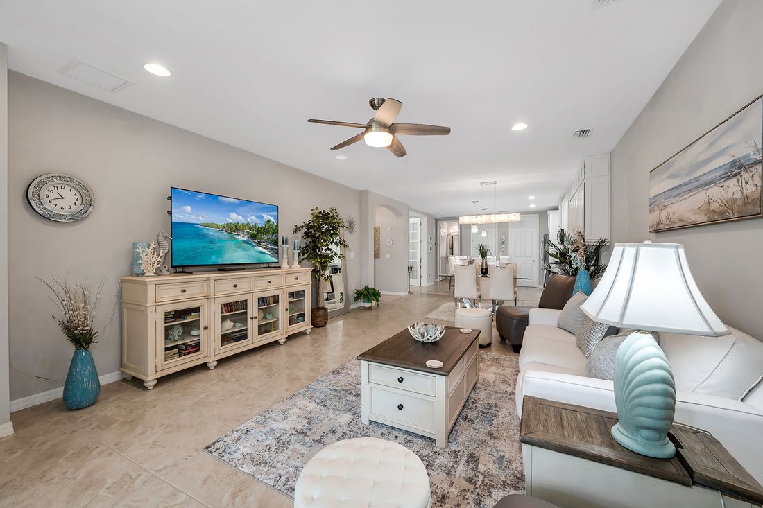 Naples, Florida, United States 2 - 17972808
