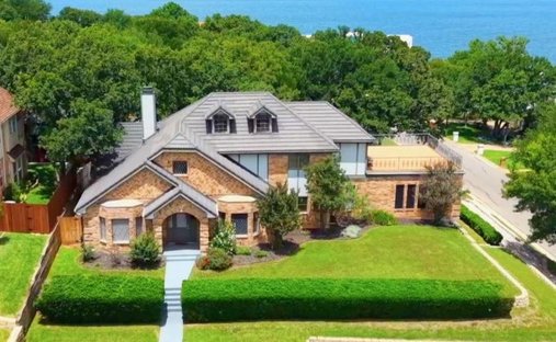 House in Arlington, Texas, United States 1
