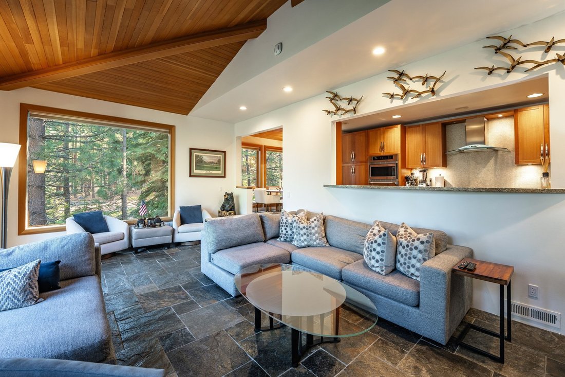 Condo in Incline Village, Nevada, United States 4 - 17972639