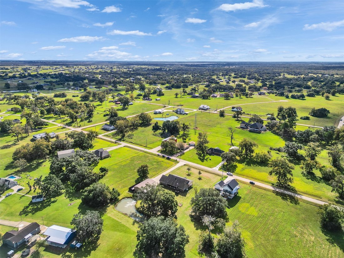 House in Angleton, Texas, United States 2 - 16689672