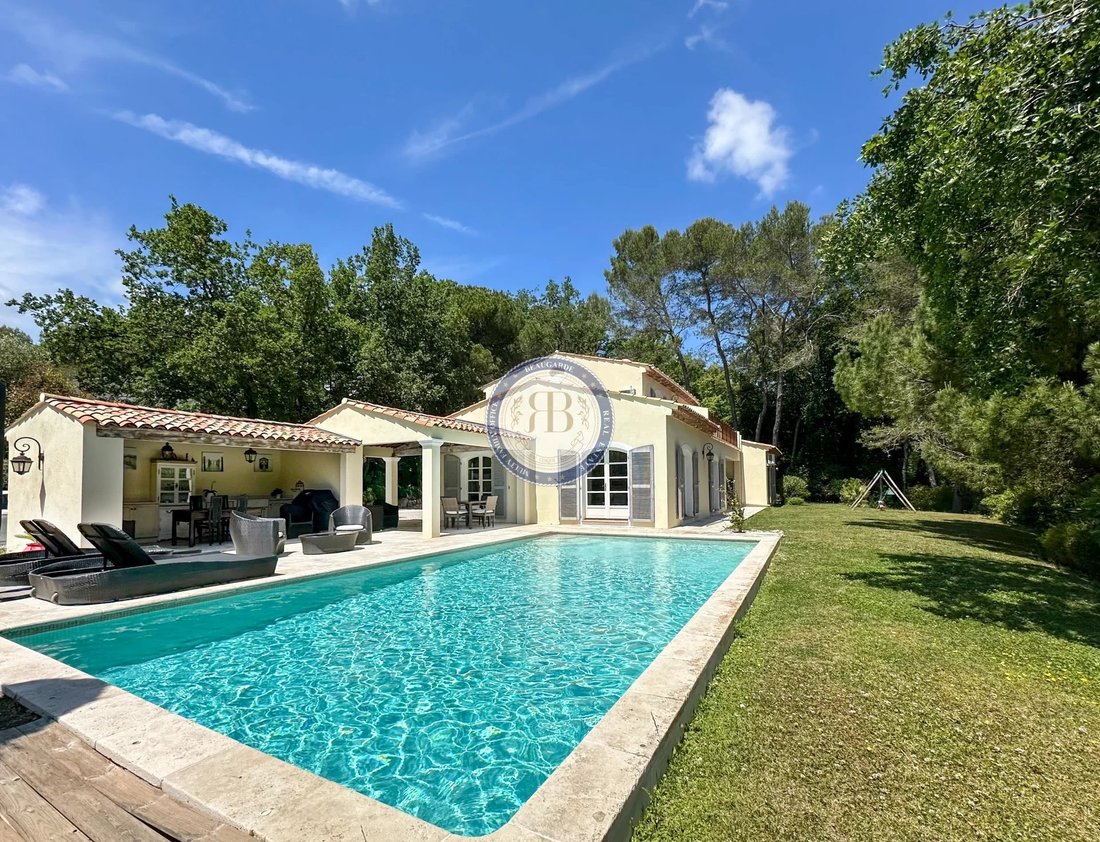 Villa in Opio, Provence-Alpes-Côte d'Azur, France 1 - 17973043