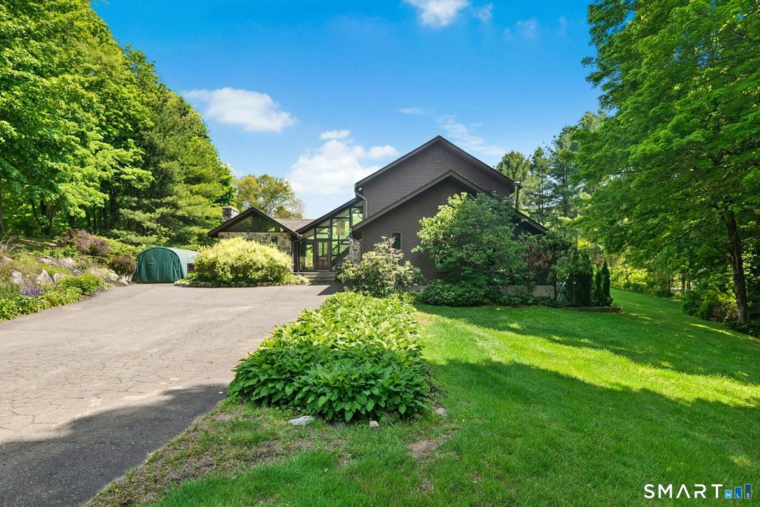 House in Newtown, Connecticut, United States 2 - 17961959
