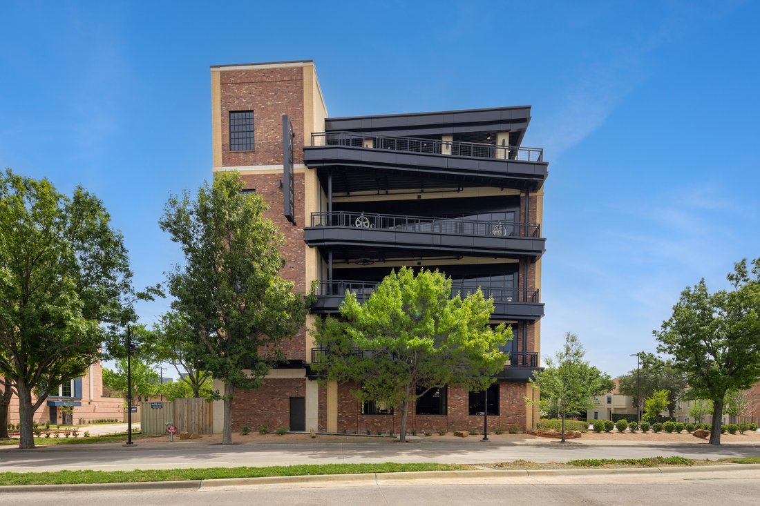 Addison, Texas, United States 2 - 17972644
