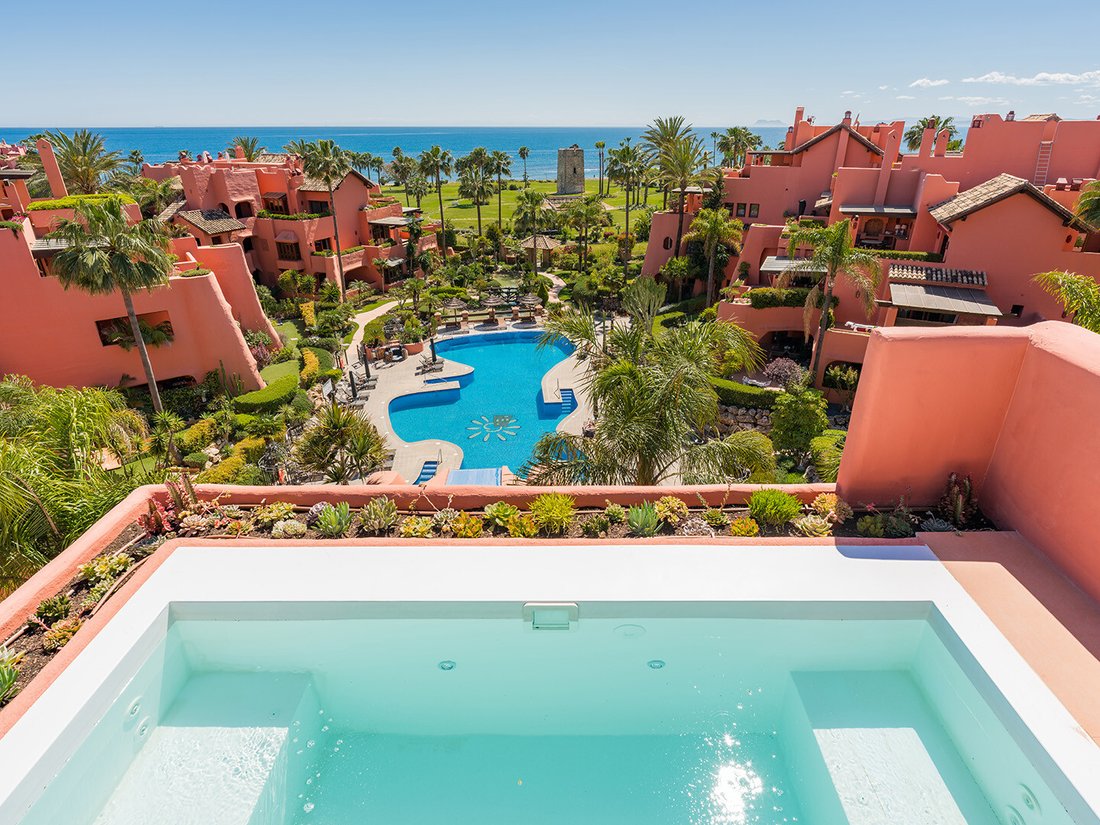 Penthouse in Cancelada, Estepona, Andalusia 1 - 17972756
