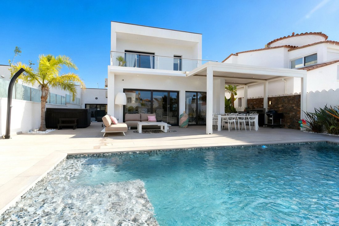 House in Empuriabrava, Catalonia, Spain 1 - 17972645