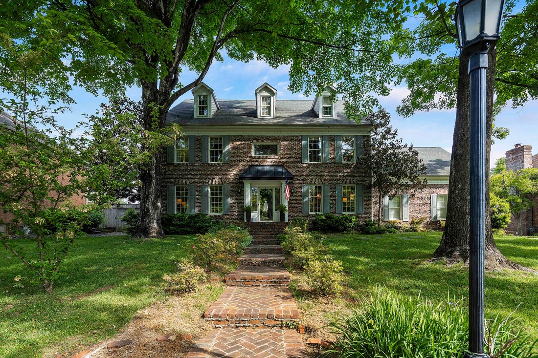 Knoxville, Tennessee, United States 1 - 17973383