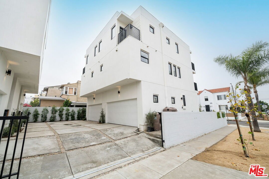 Los Angeles, California, United States 4 - 17973302